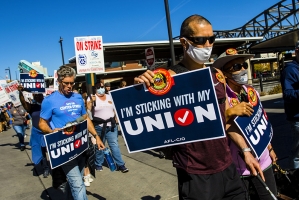 美國供應鏈危機10萬人罷工，賣家擔心貨柜被搶
